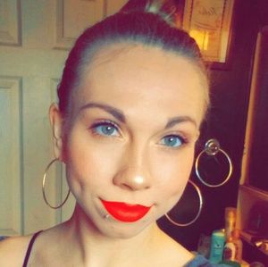 Meet your Posher, Kayla